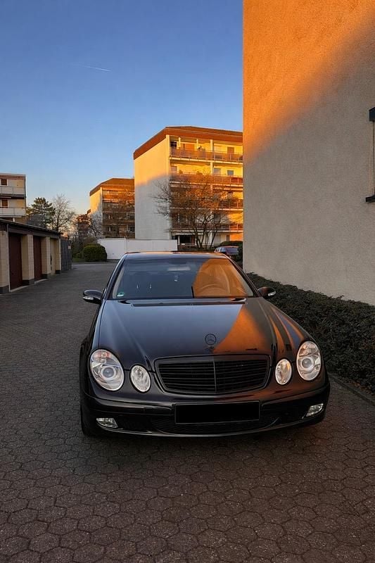 Gebraucht Mercedes E220 150 PS (110 kW) 2003 Schwarz Limousine