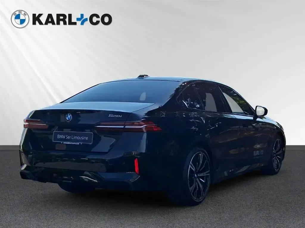 Gebraucht BMW 520 M Sport 190 PS (139 kW) 2026 Black sapphire metallic (schwarz) Limousine