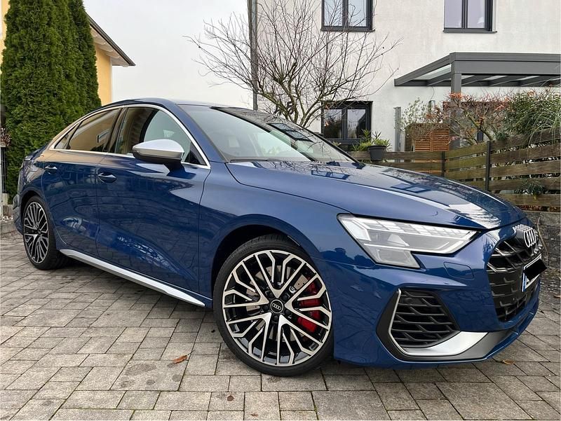 Gebraucht Audi S3 Ambiente 333 PS (244 kW) 2024 Blau Limousine