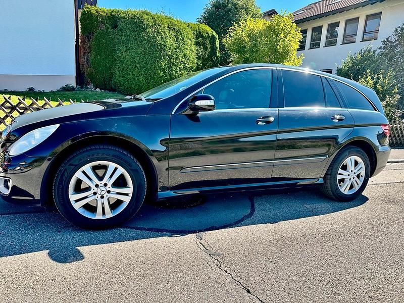 Schwarz Gebraucht 2006 Mercedes R320 Van / Kleinbus | 4.700 € (Superpreis) - Bild 1/4