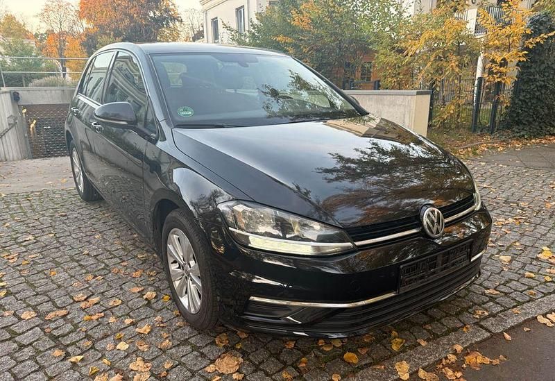 Schwarz Gebraucht 2017 VW Golf VII Limousine | 14.490 € (Fairer Preis) - Bild 1/4