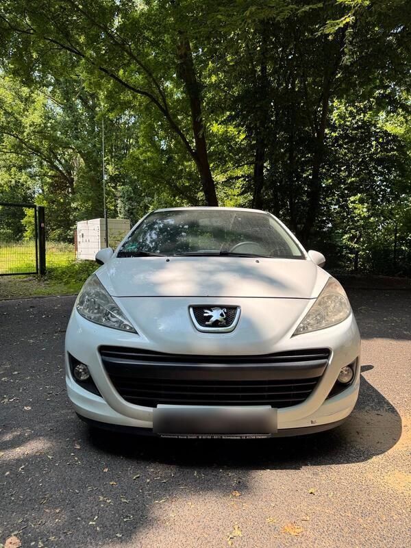 Weiß Gebraucht 2011 Peugeot 207 Tendance Limousine | 2.350 € (Fairer Preis) - Bild 1/4