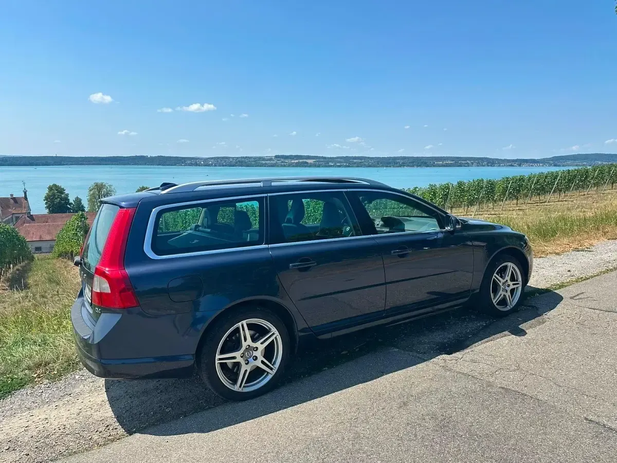 Gebraucht Volvo V70 Summum 163 PS (119 kW) 2012 Blau Kombi