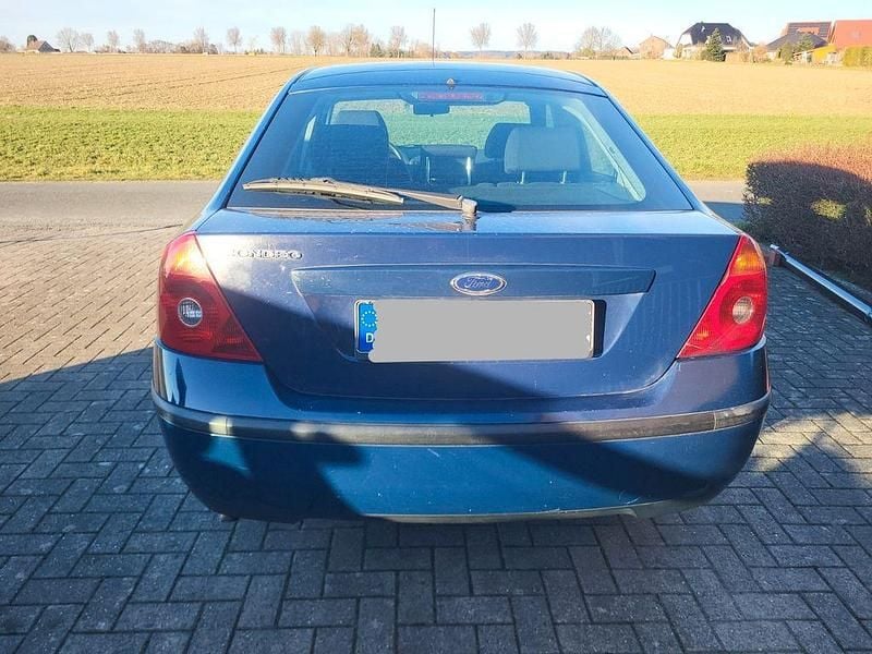 Gebraucht Ford Mondeo Ambiente 145 PS (106 kW) 2001 Blau Limousine
