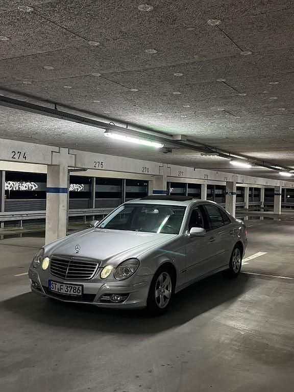 Silber Gebraucht 2008 Mercedes E220 Avantgarde Limousine | 4.700 € (Fairer Preis) - Bild 1/4
