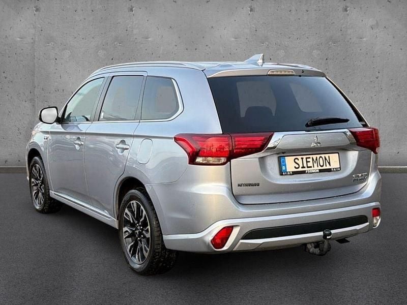Gebraucht Mitsubishi Outlander P-HEV 121 PS (88 kW) 2017 M) (silber SUV