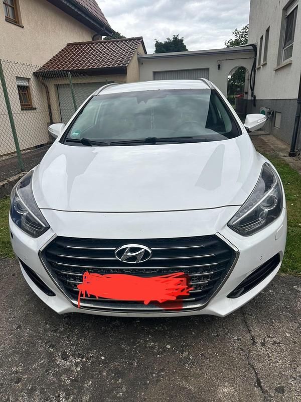Weiß Gebraucht 2016 Hyundai i40 Kombi | 4.500 € (Superpreis) - Bild 1/4