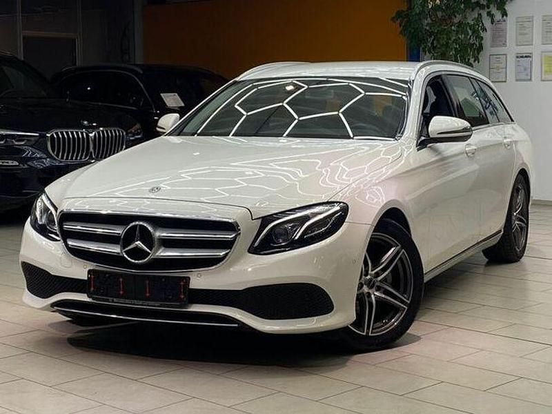 Gebraucht Mercedes E220 Avantgarde 194 PS (142 kW) 2017 Polarweiss  unilack Kombi