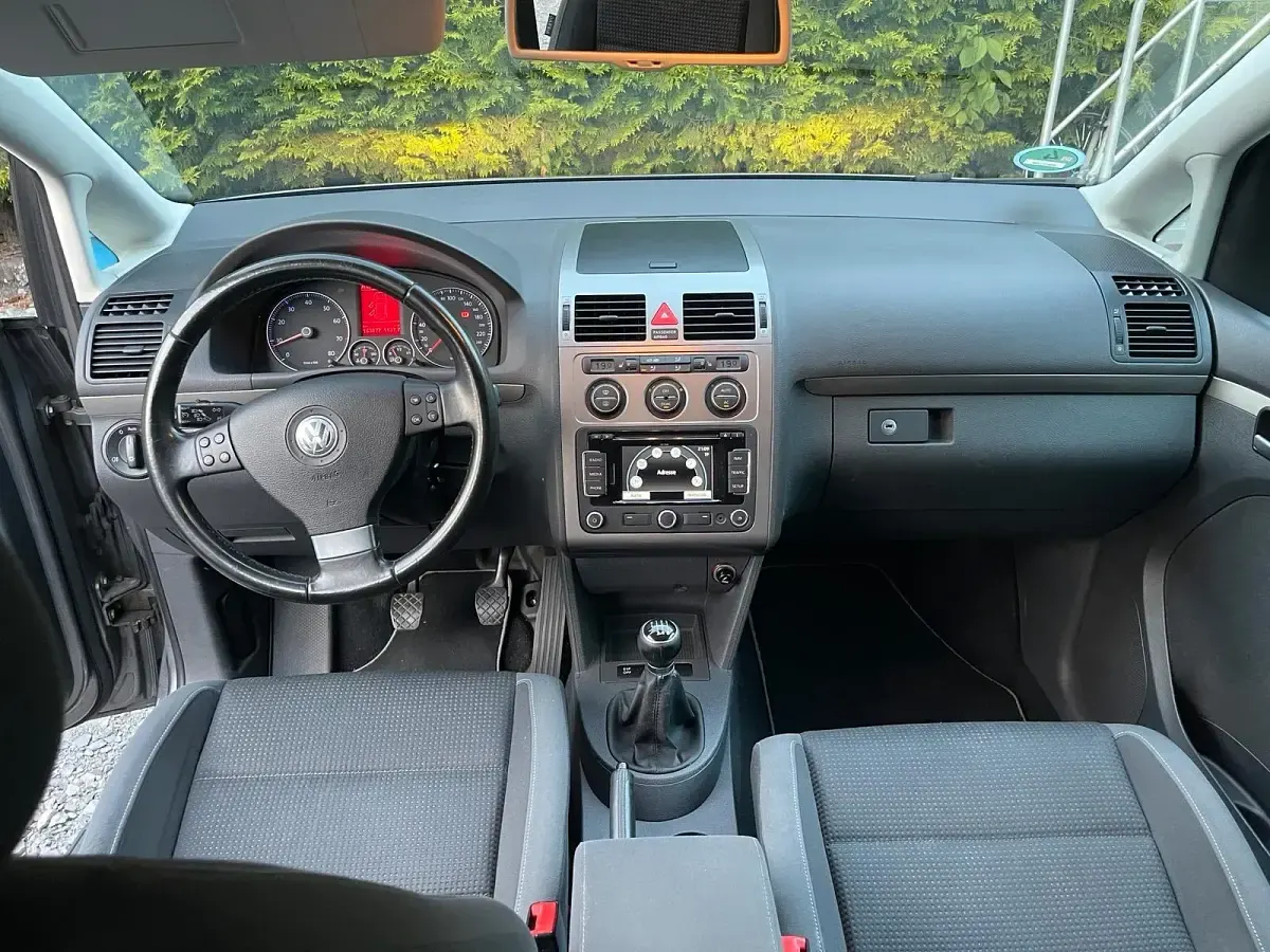 Gebraucht VW Touran 140 PS (102 kW) 2010 Grau Van / Kleinbus