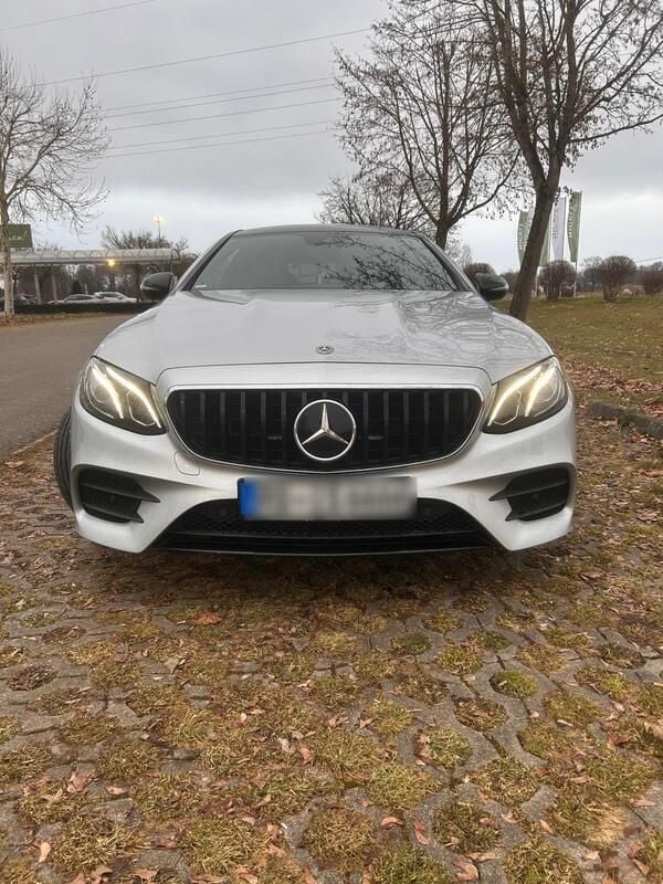 Silber Gebraucht 2018 Mercedes E200 Coupé | 27.600 € (Fairer Preis) - Bild 1/4