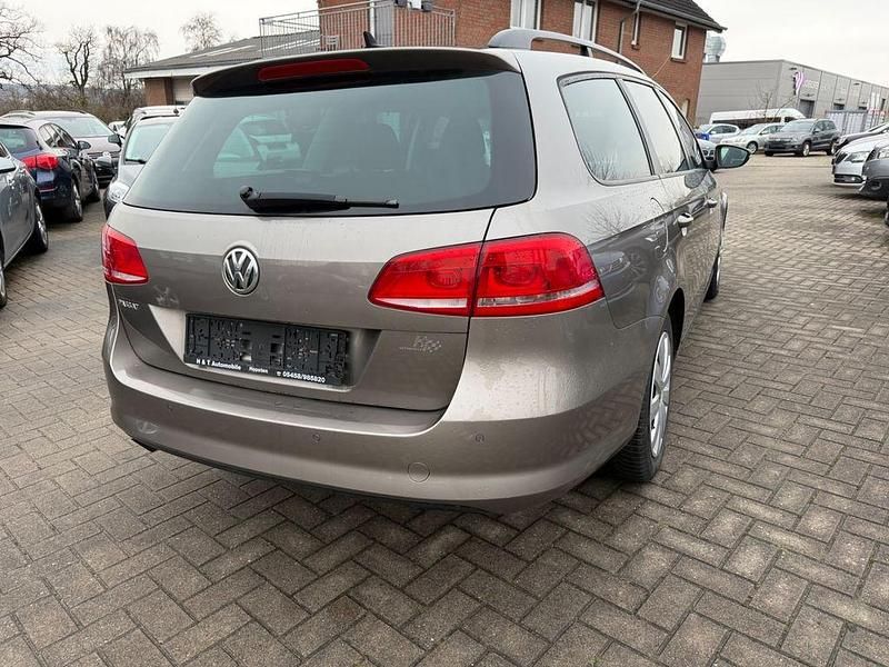 Gebraucht VW Passat Trendline 122 PS (89 kW) 2011 Braun Kombi