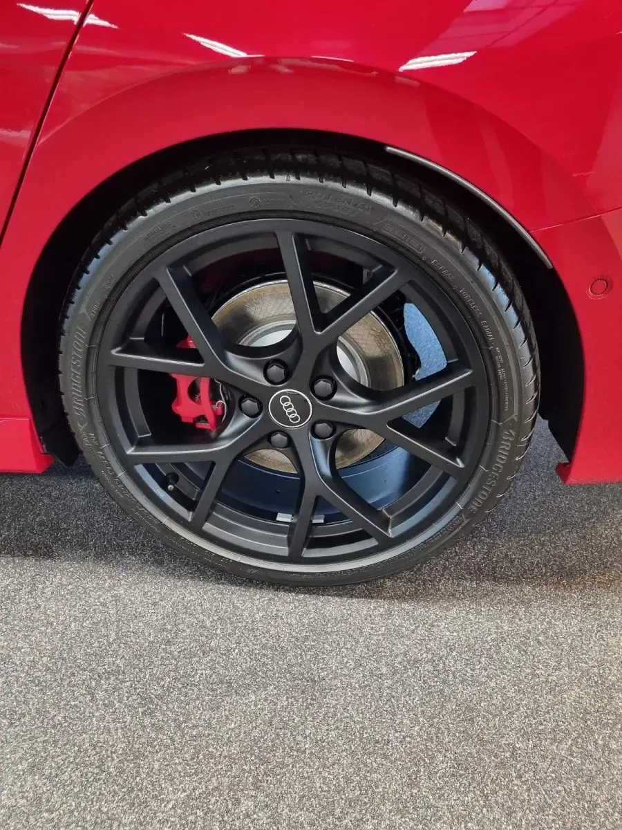 Gebraucht Audi RS3 Ambiente 400 PS (294 kW) 2023 Rot Limousine