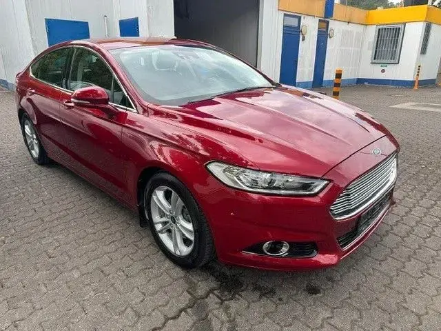 Gebraucht Ford Mondeo Titanium 179 PS (131 kW) 2015 Rot Limousine