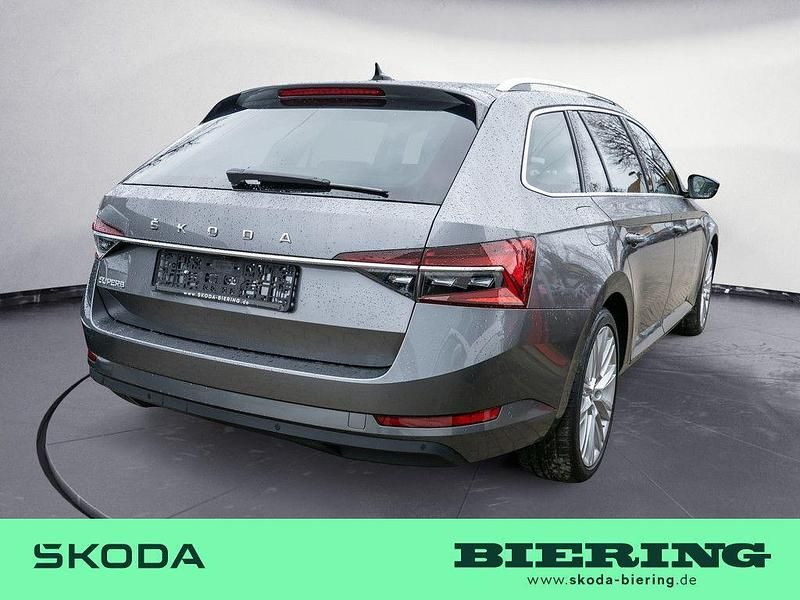 Gebraucht Skoda Superb Style 200 PS (147 kW) 2022 Grau Kombi