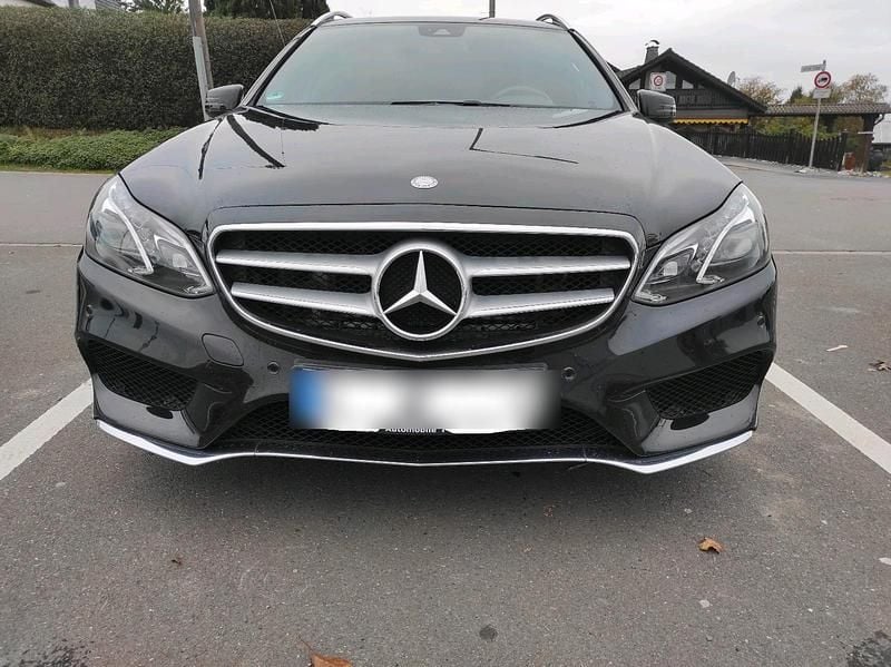 Schwarz Gebraucht 2016 Mercedes E300 AMG Kombi | 17.000 € (Guter Preis) - Bild 1/4