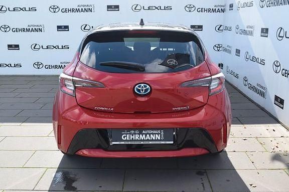 Gebraucht Toyota Corolla Plus 122 PS (89 kW) 2019 Karminarot metallic, dach schwarz