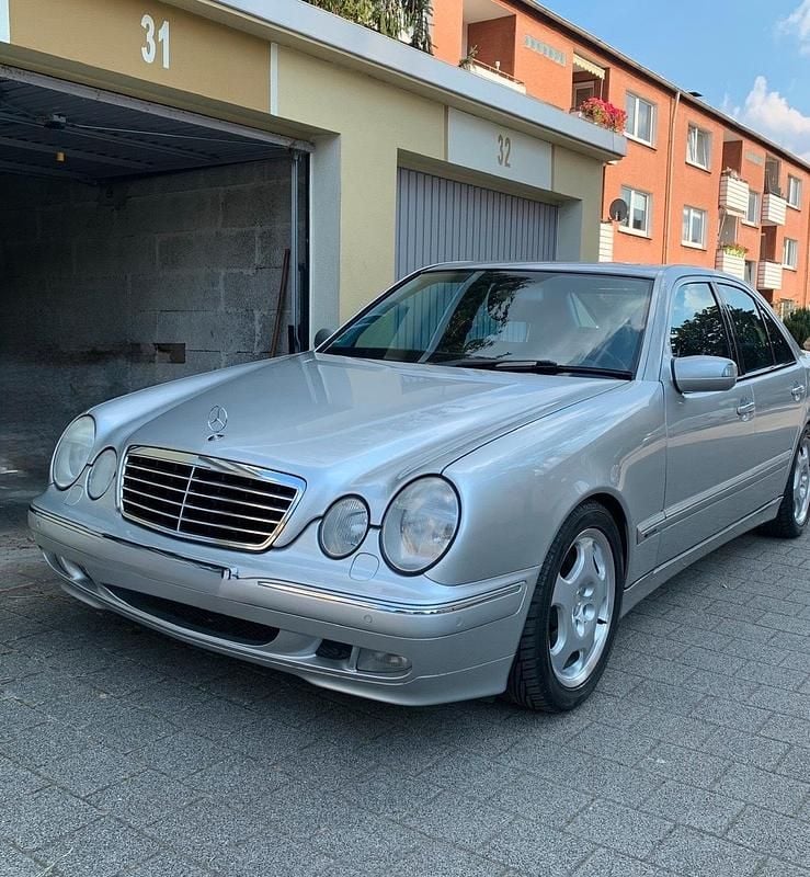 Gebraucht Mercedes E430 Avantgarde 279 PS (205 kW) 1999 Silber Limousine