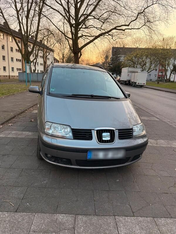 Braun Gebraucht 2008 Seat Alhambra Van / Kleinbus | 3.700 € - Bild 1/4