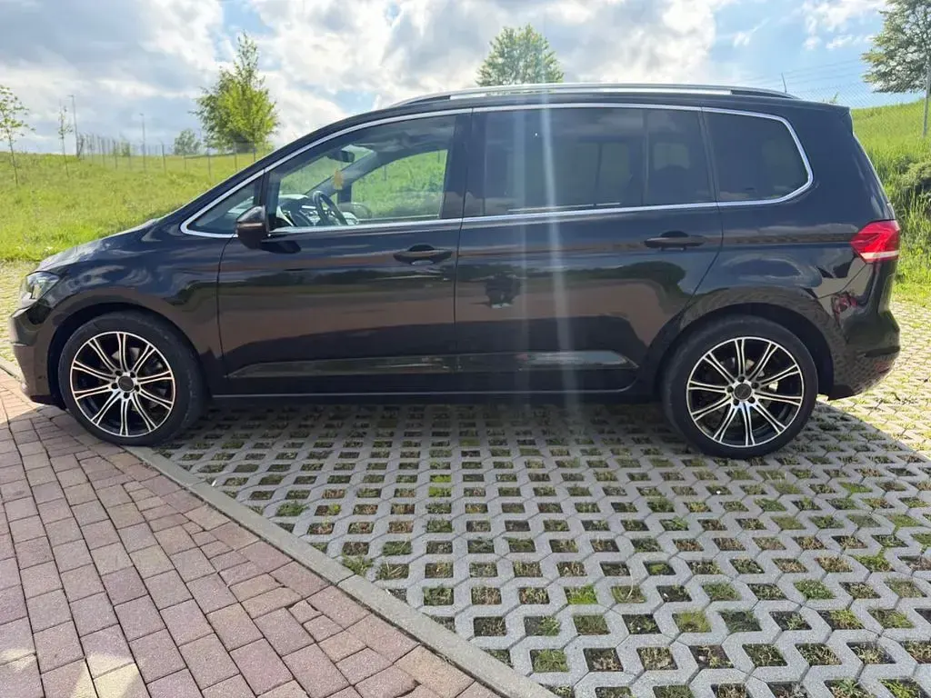 Gebraucht VW Touran Highline 150 PS (110 kW) 2017 Schwarz Van / Kleinbus