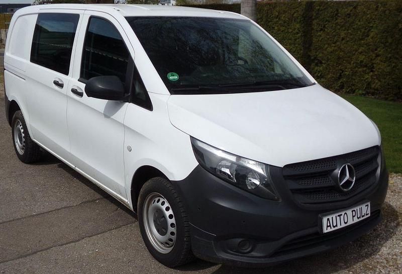 Weiß Gebraucht 2018 Mercedes Vito Van / Kleinbus | 12.990 € (Guter Preis) - Bild 1/4