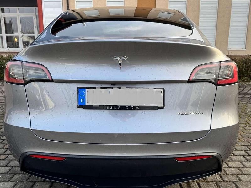 Gebraucht Tesla Model Y Long Range AWD 378 kW (514 PS) 2023 Silber SUV