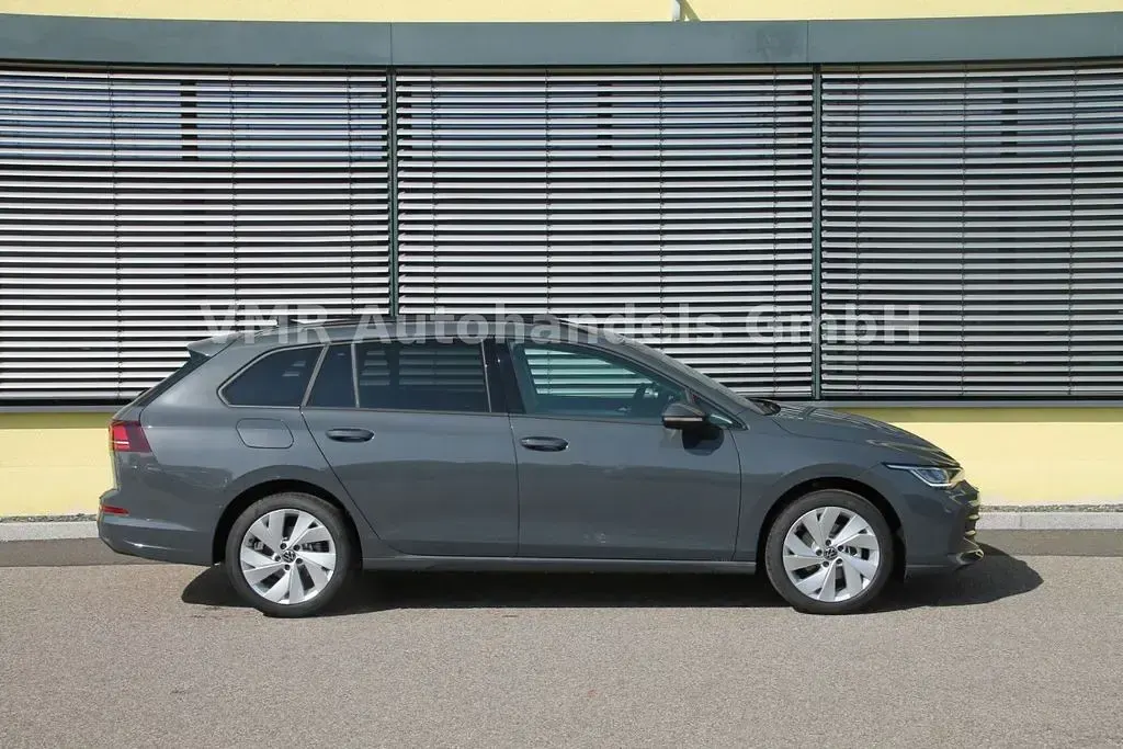 Neu VW Golf VIII 150 PS (110 kW) 2026 Grau Limousine
