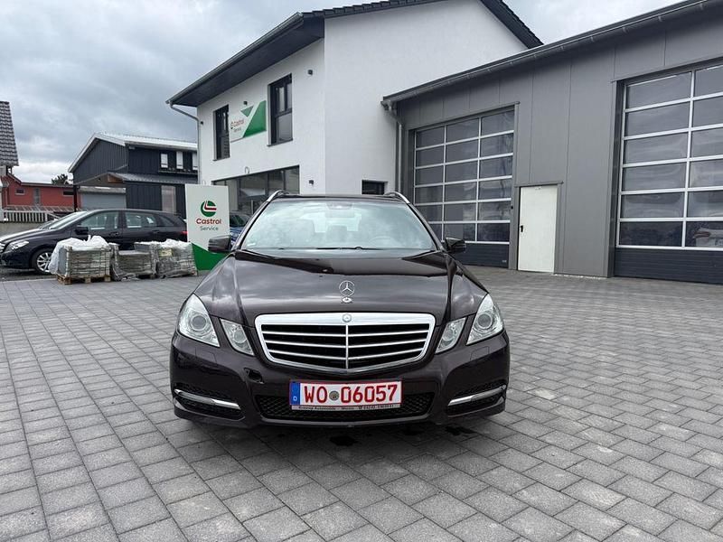 Gebraucht Mercedes E220 170 PS (125 kW) 2010 Braun Kombi