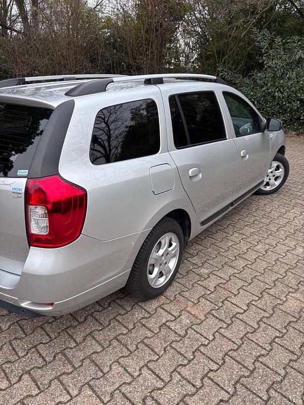 Gebraucht Dacia Logan 90 PS (66 kW) 2015 Silber Kombi