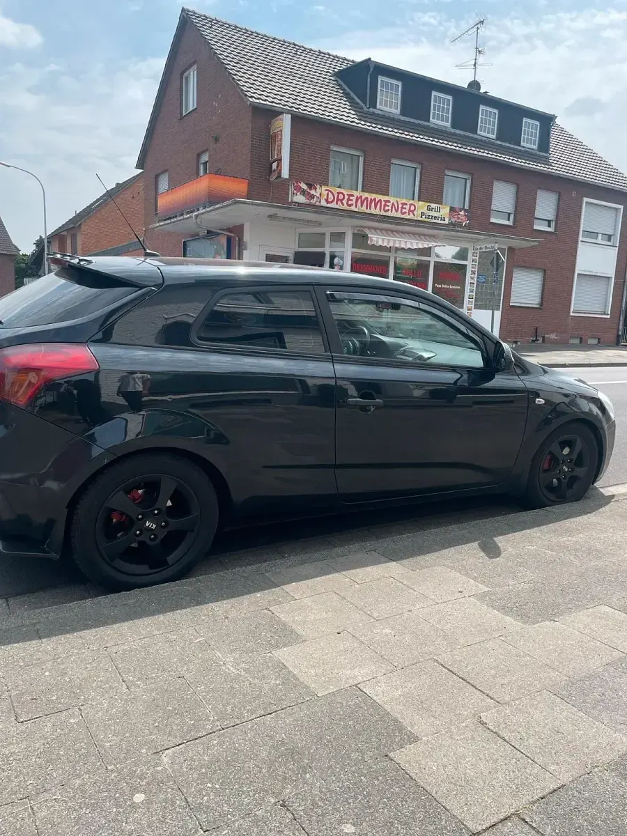 Gebraucht Kia Ceed 126 PS (92 kW) 2008 Schwarz Kleinwagen