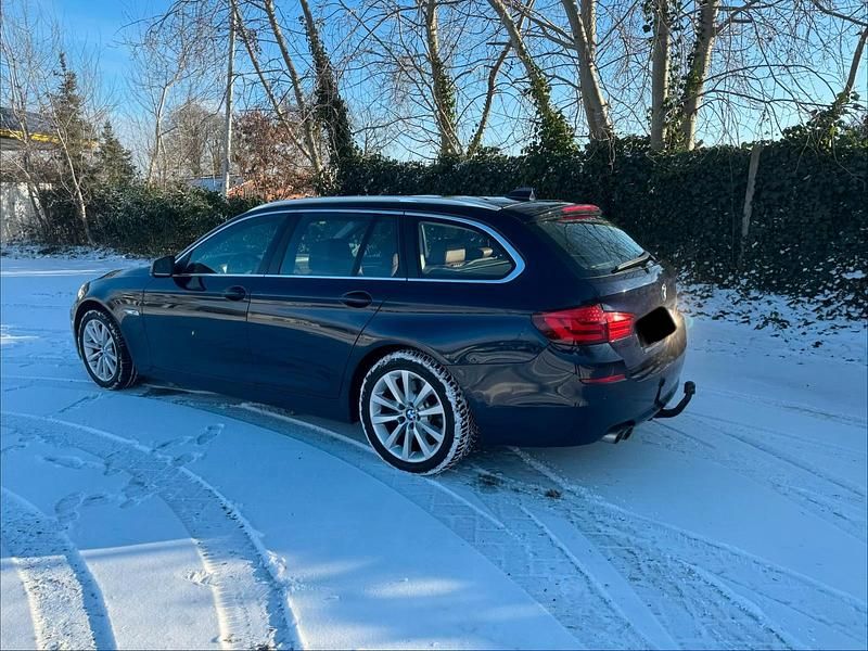 Gebraucht BMW 525 218 PS (160 kW) 2011 Blau Cabrio