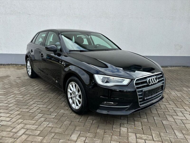 Schwarz Gebraucht 2016 Audi A3 Sportback g-tron Attraction Limousine | 10.900 € - Bild 1/4