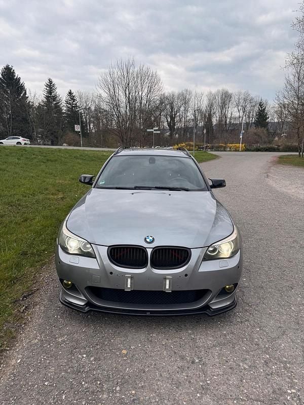 Gebraucht BMW 545 333 PS (244 kW) 2005 Silber Kombi