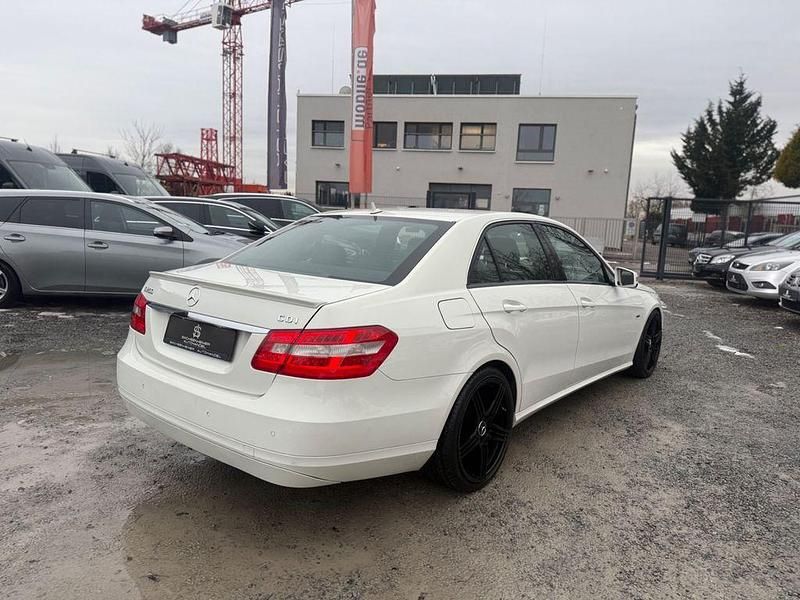 Gebraucht Mercedes E250 AMG 204 PS (150 kW) 2010 Weiß Limousine