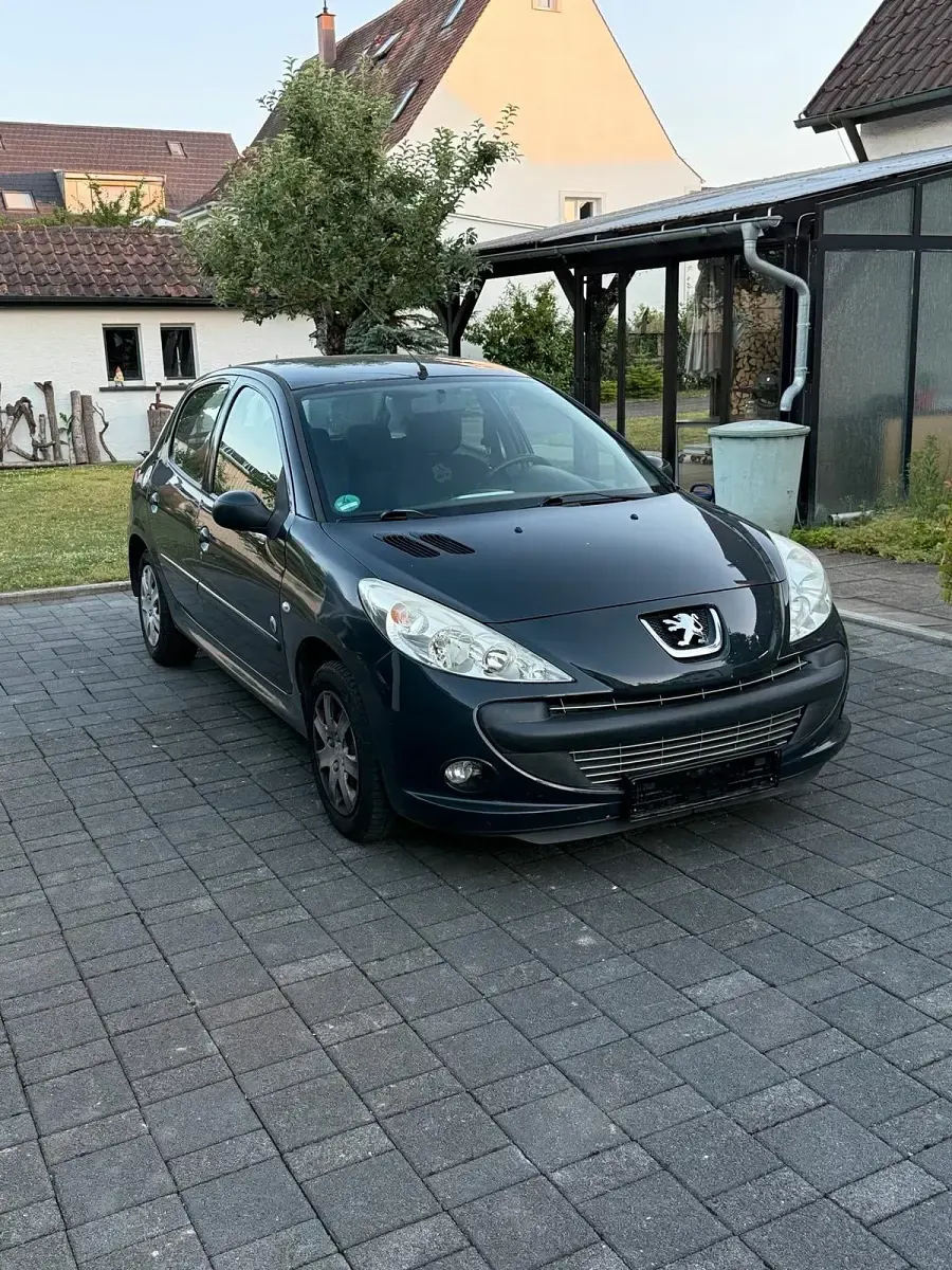 Gebraucht Peugeot 206 60 PS (44 kW) 2012 Grau Limousine