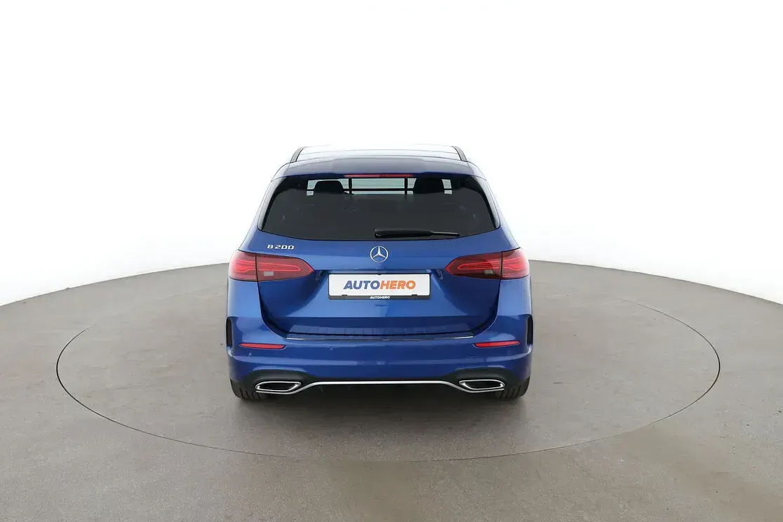 Gebraucht Mercedes B200 AMG line 177 PS (130 kW) 2024 Blau Kleinwagen