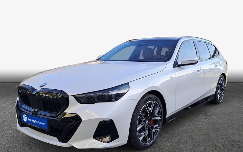 Weiß Neu 2025 BMW 540 Kombi | 77.790 € (Etwas zu teuer) - Bild 1/4
