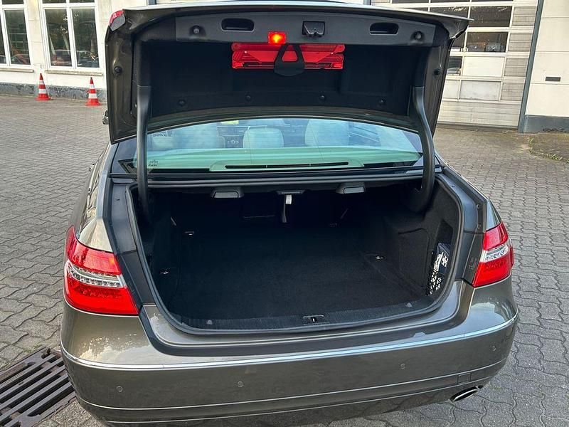 Gebraucht Mercedes E350 Elegance 306 PS (225 kW) 2012 Grau Limousine