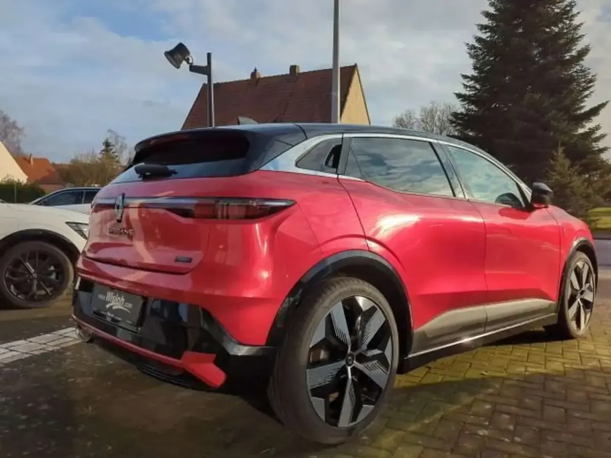 Ny Renault Megane E-Tech Komfort 160 kW (218 HK) 2025 Rød Sedan