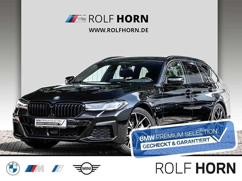 Saphirschwarz metallic Gebraucht 2022 BMW 530e M Sport Kombi | 37.370 € (Etwas zu teuer) - Bild 1/4