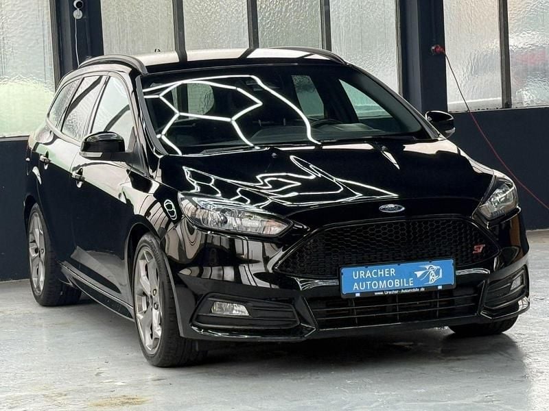 Second-hand Ford Focus ST 250 CP (183 kW) 2017 Negru Berlinǎ