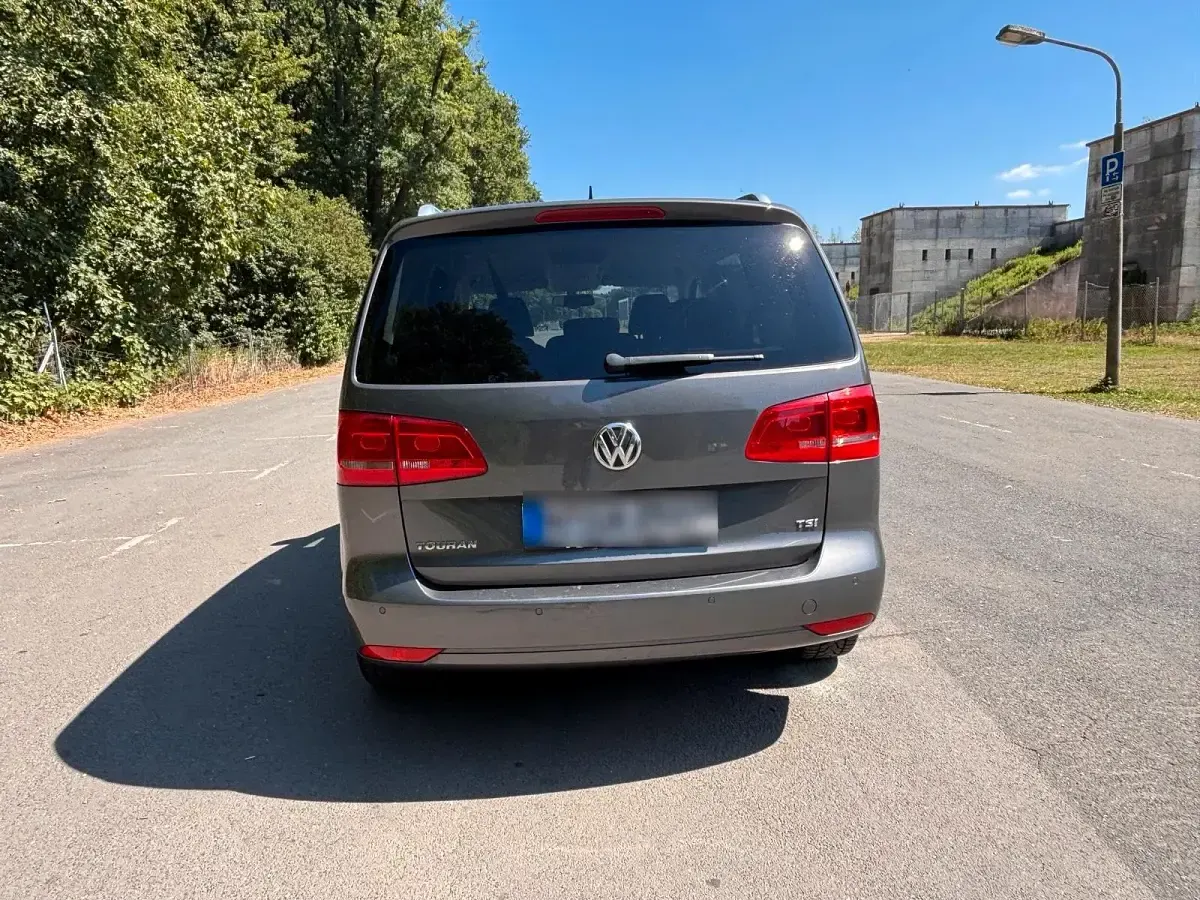 Gebraucht VW Touran Highline 140 PS (102 kW) 2011 Grau Van / Kleinbus