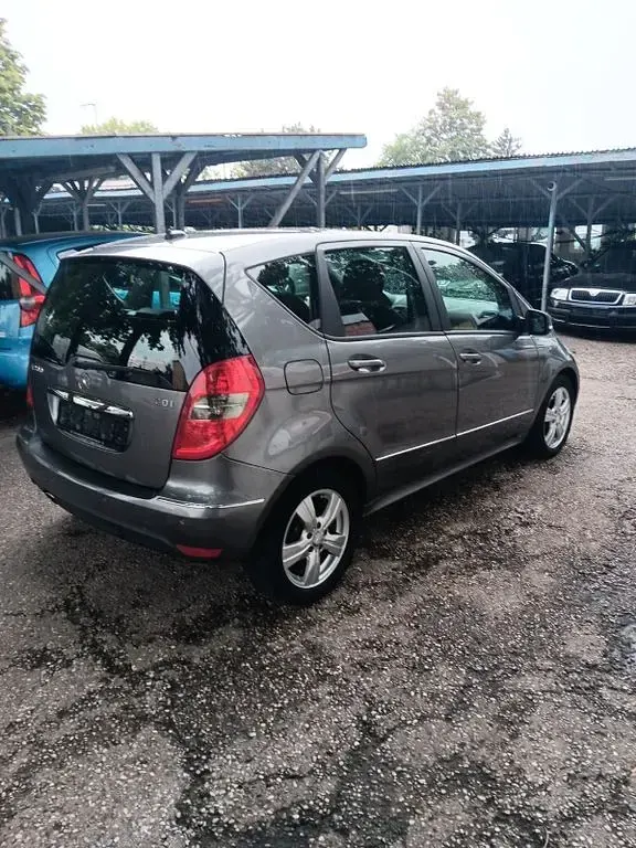 Gebraucht Mercedes A200 Avantgarde 140 PS (102 kW) 2012 Grau Kleinwagen