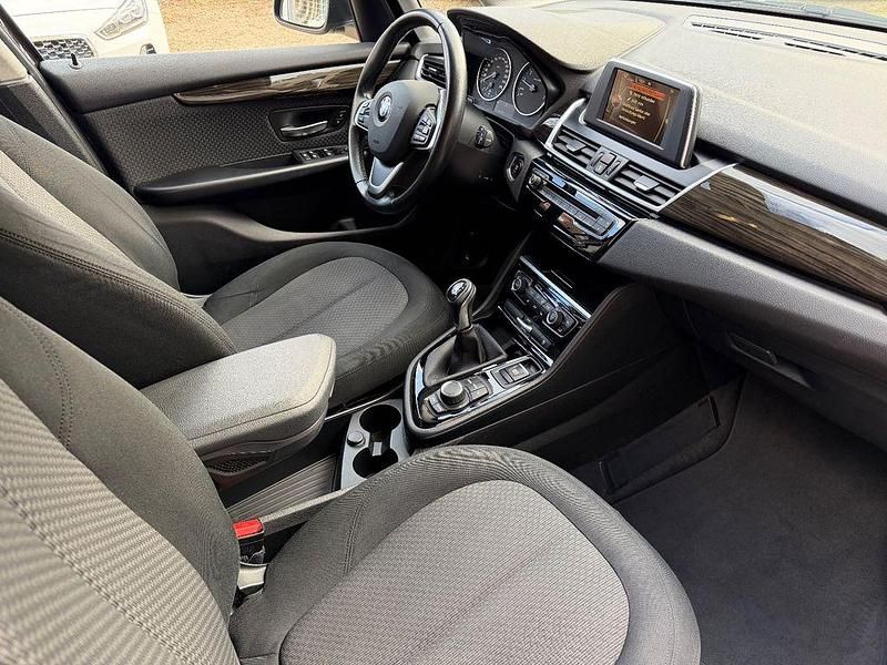 Gebraucht BMW 218 Active Tourer Basis 136 PS (100 kW) 2015 Braun Van / Kleinbus