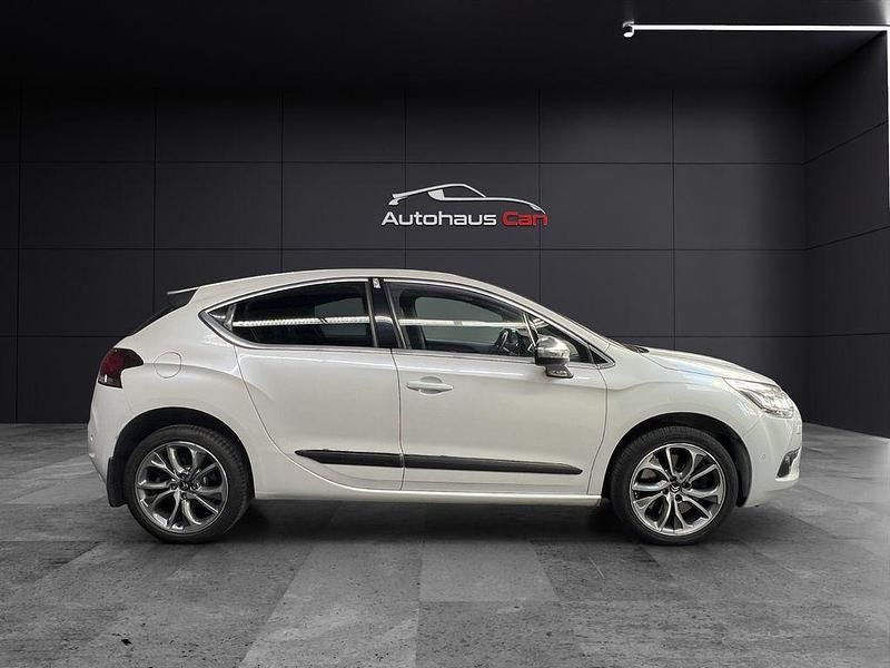 Weiß Gebraucht 2011 Citroën DS4 Sport Chic Kleinwagen | 6.990 € (Etwas zu teuer) - Bild 1/4