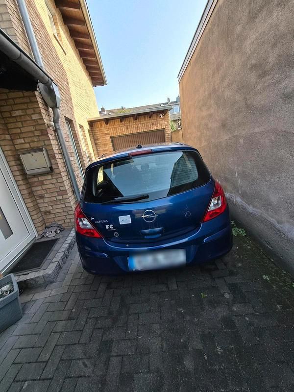 Second-hand Opel Corsa 80 CP (58 kW) 2009 Albastru Hatchback