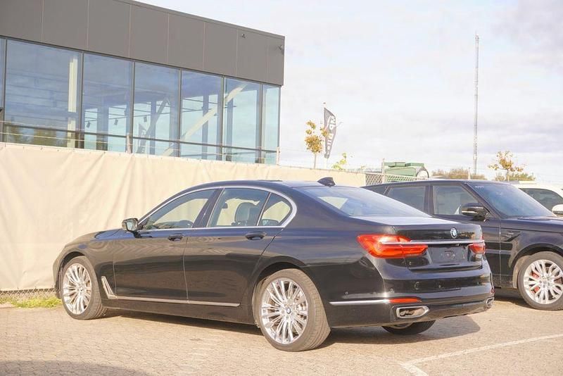 Gebraucht BMW 750 449 PS (330 kW) 2016 Schwarz Limousine