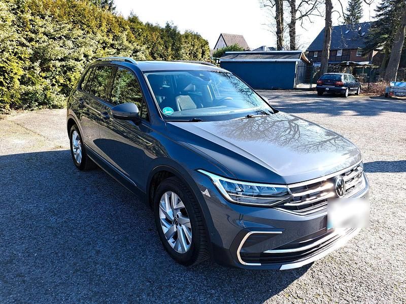 Gebraucht VW Tiguan Active 131 PS (96 kW) 2022 Grau SUV
