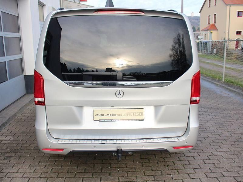 Gebraucht Mercedes V220 Avantgarde 190 PS (139 kW) 2017 Brillantsilber Van / Kleinbus