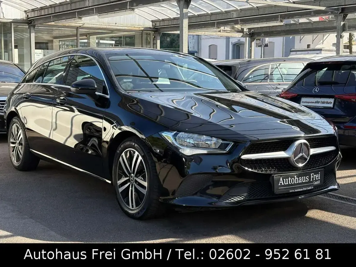 Gebraucht Mercedes CLA200 150 PS (110 kW) 2021 Nachtschwarz Coupé