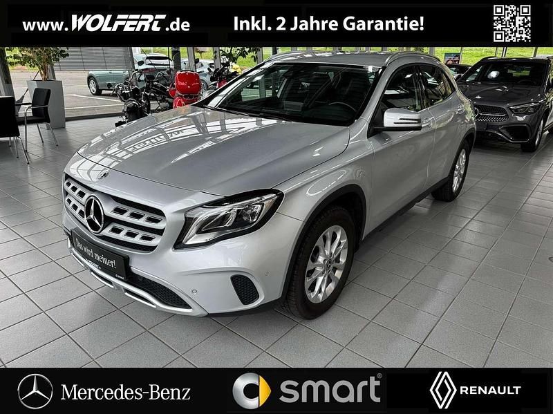 Iridiumsilber metalliclack Gebraucht 2019 Mercedes GLA180 SUV | 24.850 € (Teuer) - Bild 1/4